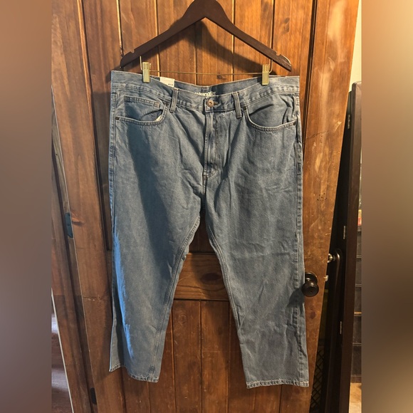 Wrangler Blue Relaxed Fit Jeans - Picture 1 of 2